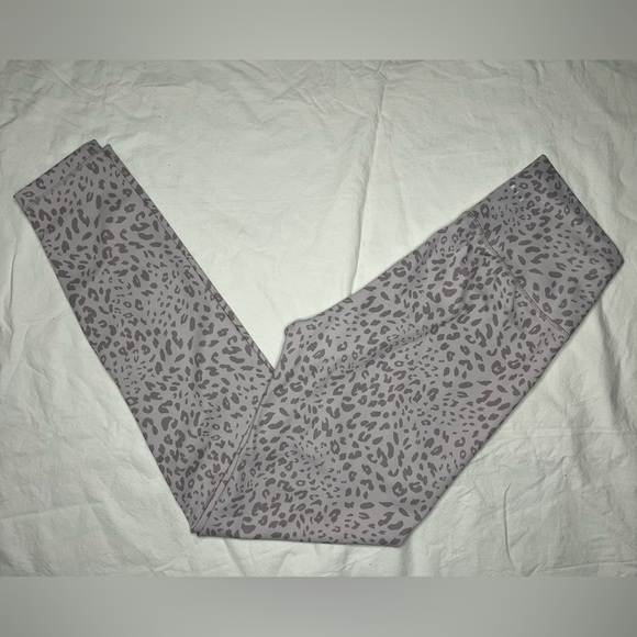 Allfenix White and Grey Leopard Print Leggings - Picture 11 of 11